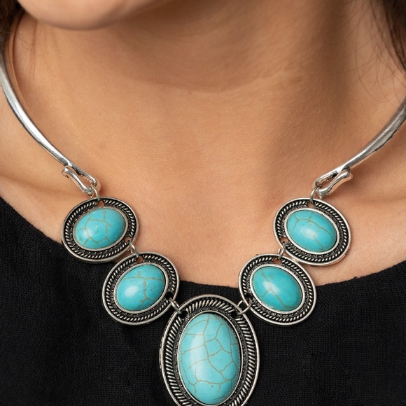 Beautiful silver & turquoise necklace/earring set. - Picture 5 of 6